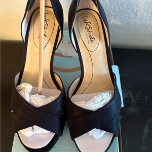 Life Stride Navy Women's Heels